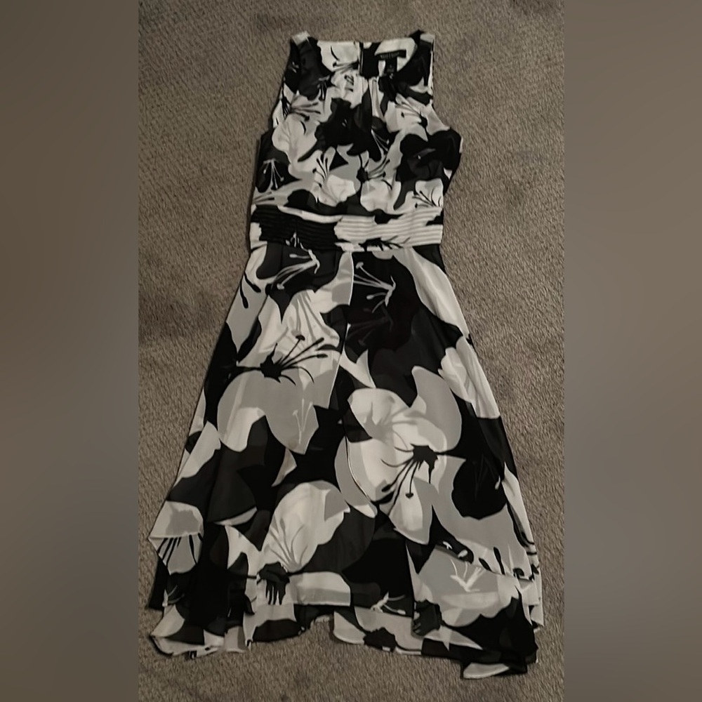Black & White flowy White House Black Market dress, size 0